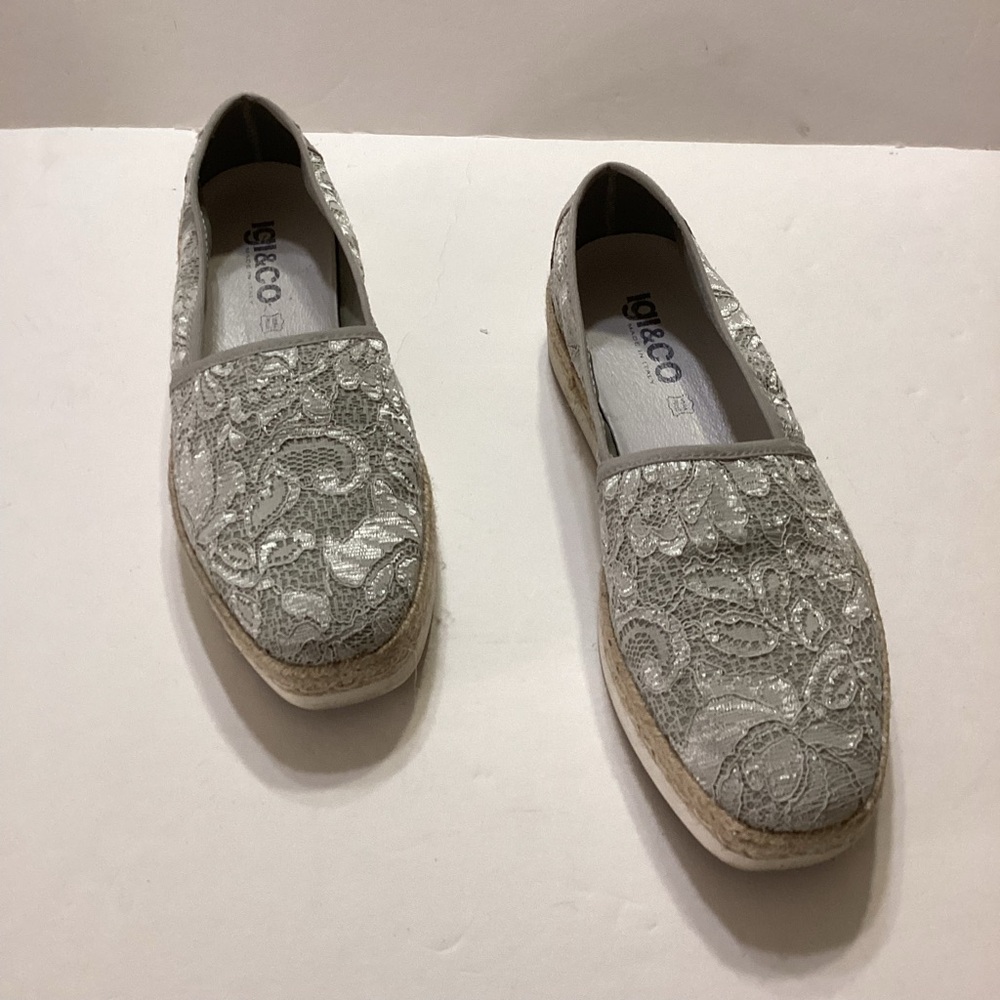 Gray Paisley Embroidered Slip-On Flats